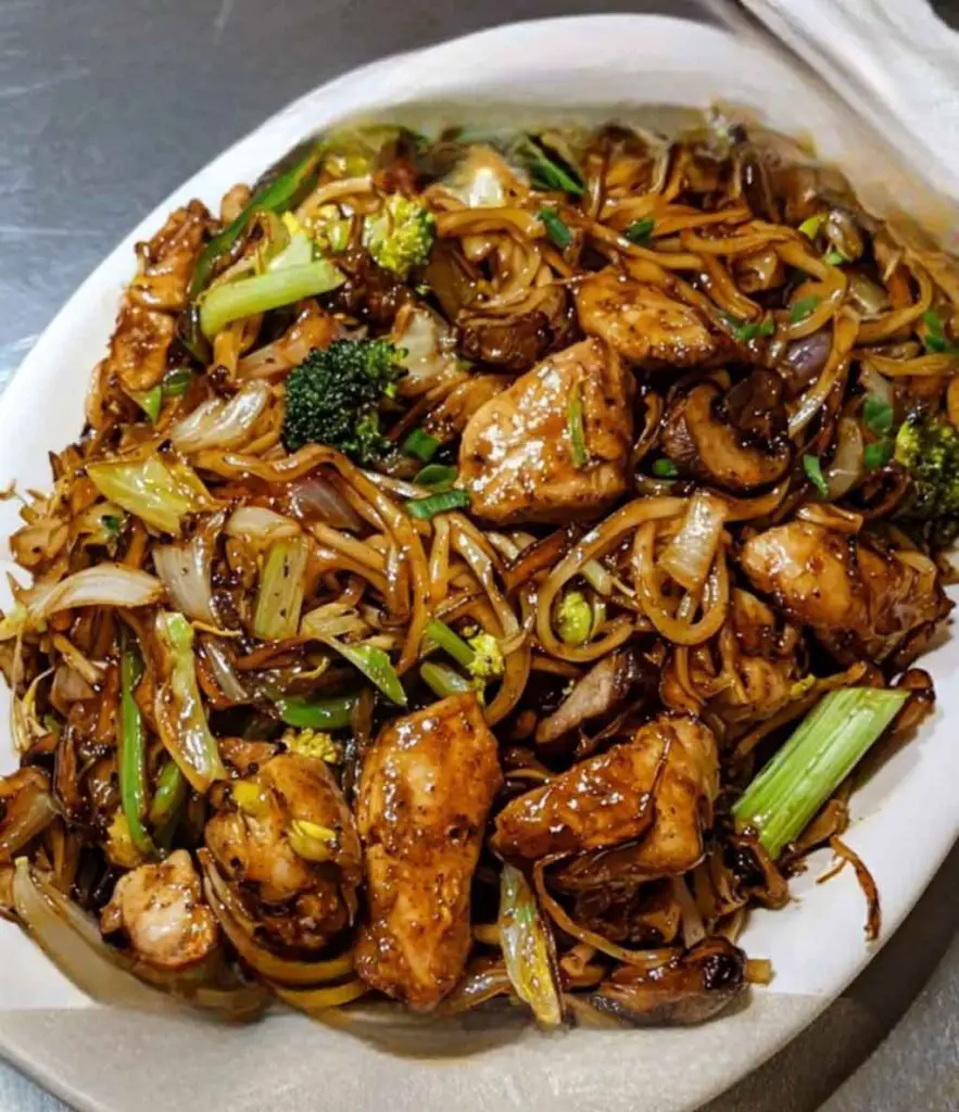 Knoblauch-Hähnchen mit Lo-Mein-Nudeln