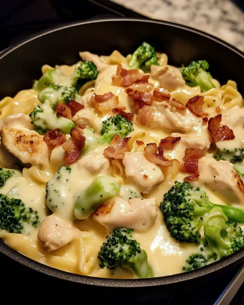 Hähnchen-Bacon-Brokkoli Alfredo Deluxe